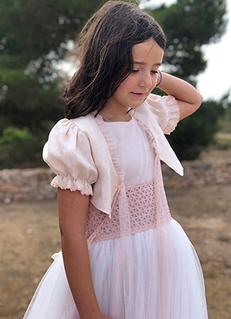 Niña con vestido de comunión