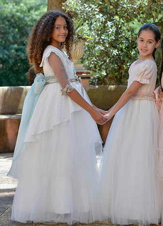 Niña con vestido de comunión