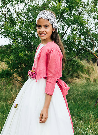 Niña con vestido de comunión