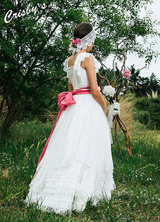 Niña con vestido de comunión